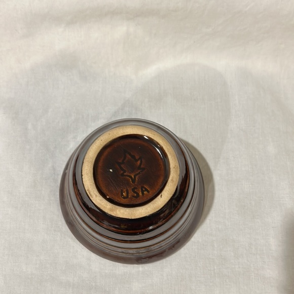 Monmouth Pottery Sm. Beehive Brown Bowl Maple Leaf USA Stoneware. Circa 1930s - Picture 4 of 6